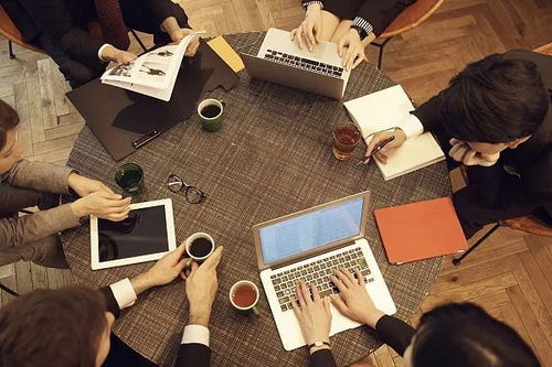 清華畢業(yè)生應(yīng)聘保姆？簡(jiǎn)歷照片竟是盜用，信息咨詢服務(wù)背后藏隱憂